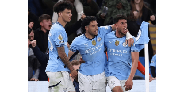 Manchester City slo Villa 2-1 for å vinne nøkkelkampen om de fem beste Manchester City slo Villa 2-1 for å vinne nøkkelkampen om de fem beste